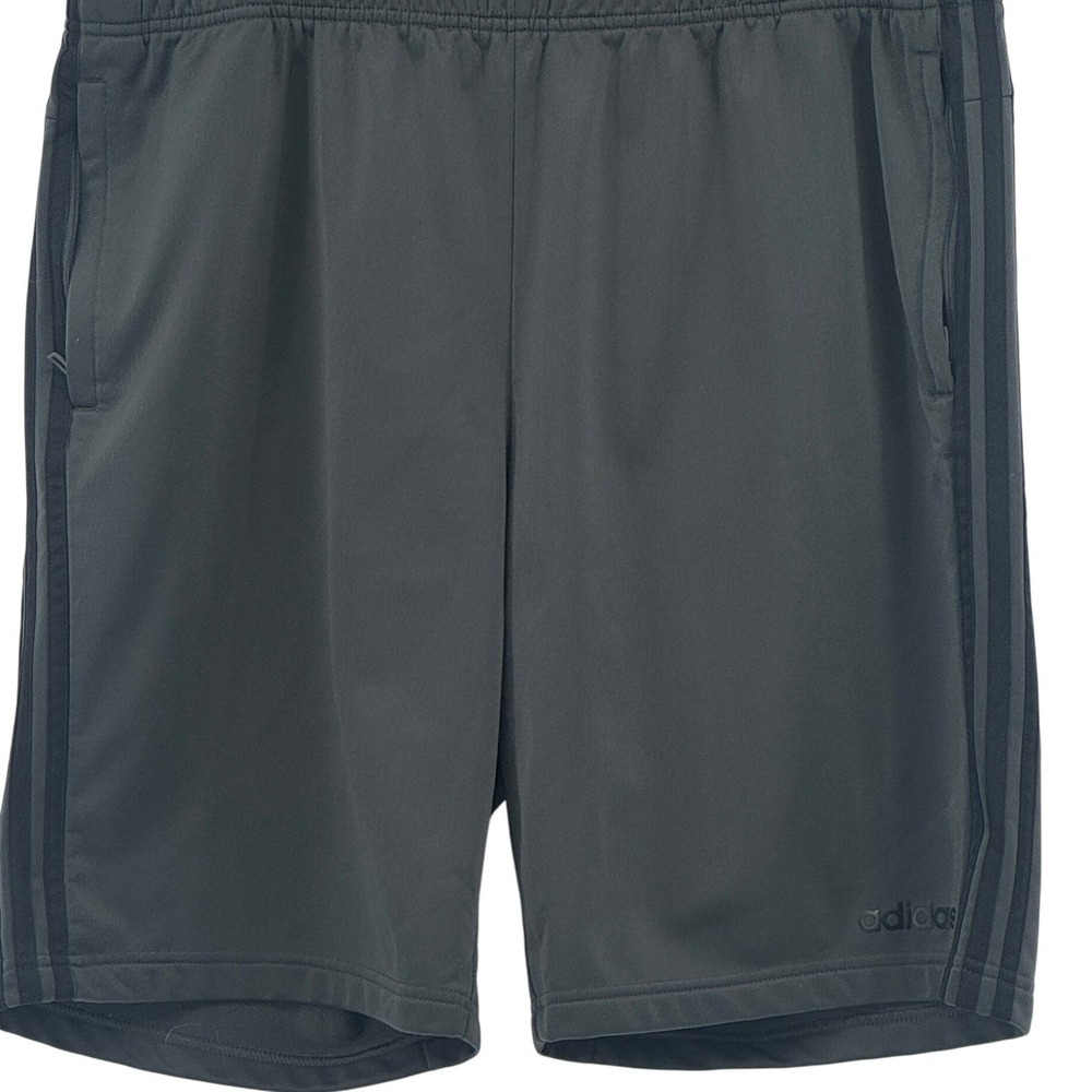 Adidas Men's 2XL Grey 3-Stripe Athletic Training Shorts Zipper‎ Pockets Gym